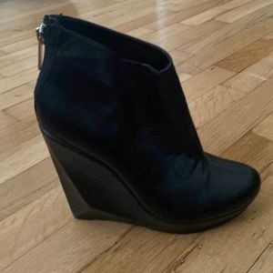 Dolce Vita Women’s Wedge Heel Booties Size 8 black leather